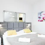 Prymasa Tysiąclecia Business Centre By Renters Warszawa