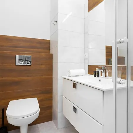 Apartment Prymasa Tysiaclecia Business Centre By Renters Warsaw
