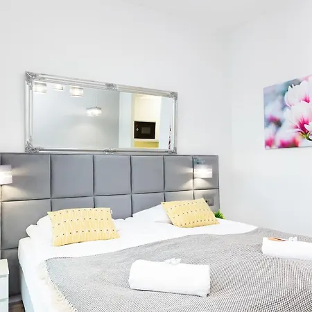 Prymasa Tysiaclecia Business Centre By Renters ורשה