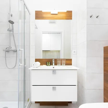 Prymasa Tysiaclecia Business Centre By Renters דירה *
