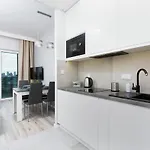 Prymasa Tysiaclecia Business Centre By Renters * Varšava